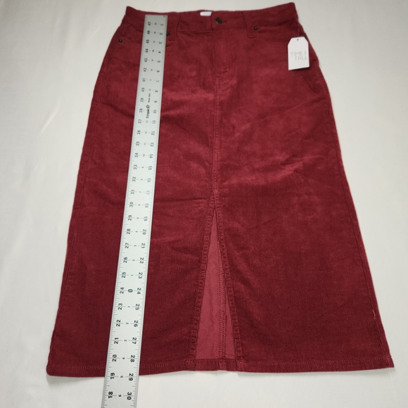 ⭐️NWT Time & Tru Size 6 Burgundy Corduroy Midi Skirt Front Slit 5 Pocket Classic - Picture 8 of 10